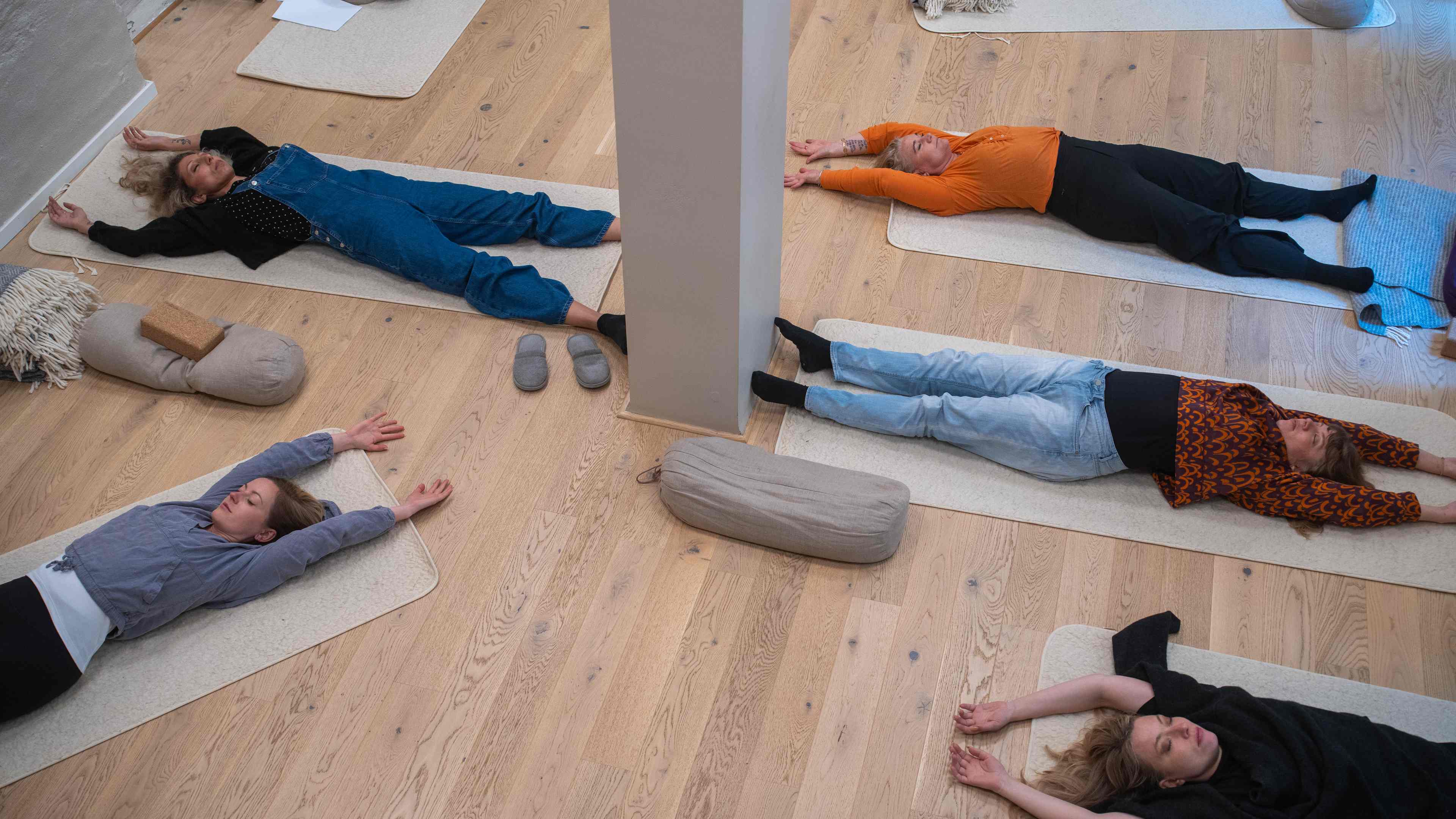 Group exercise during embodiment course